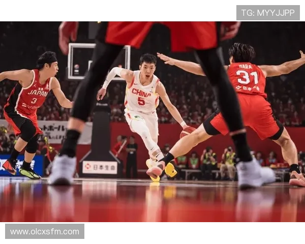 CBA赛场风云再起，明星球员关键战役展现超凡实力 - 副本 - 副本 (2)